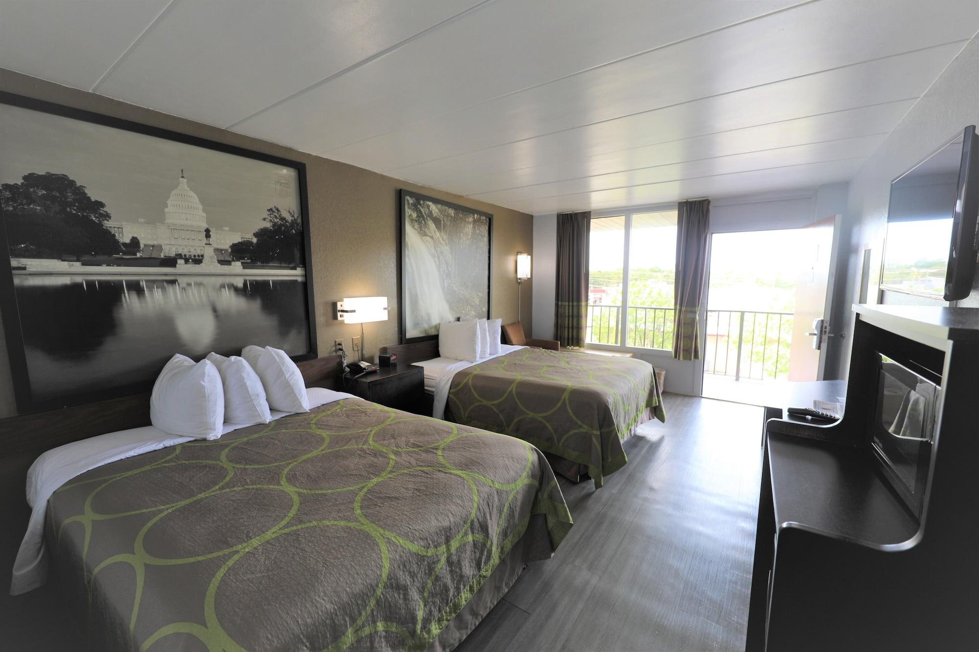 Super 8 by Wyndham Manassas Hotel Bagian luar foto