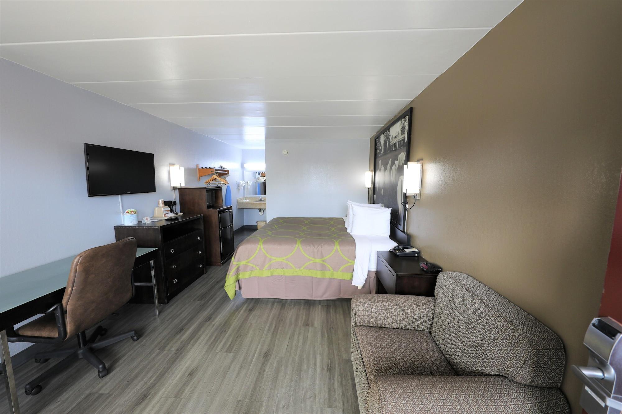 Super 8 by Wyndham Manassas Hotel Bagian luar foto