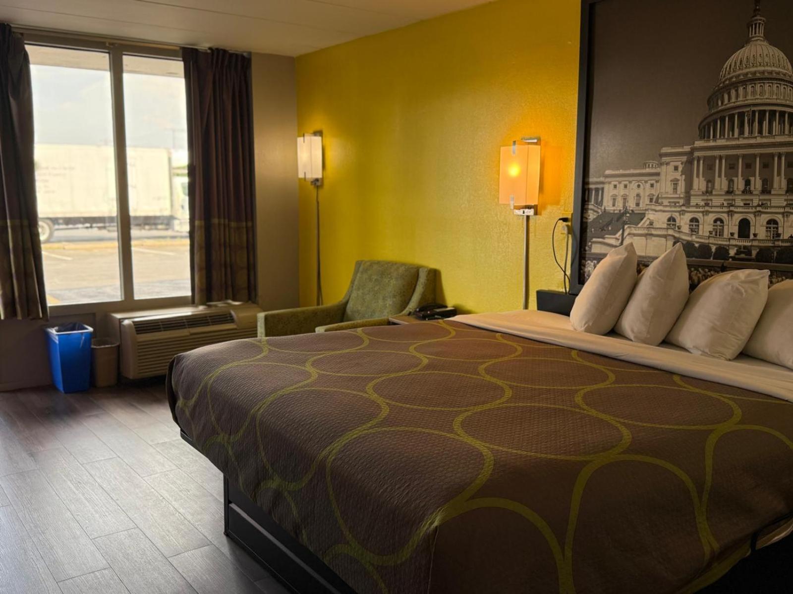 Super 8 by Wyndham Manassas Hotel Bagian luar foto